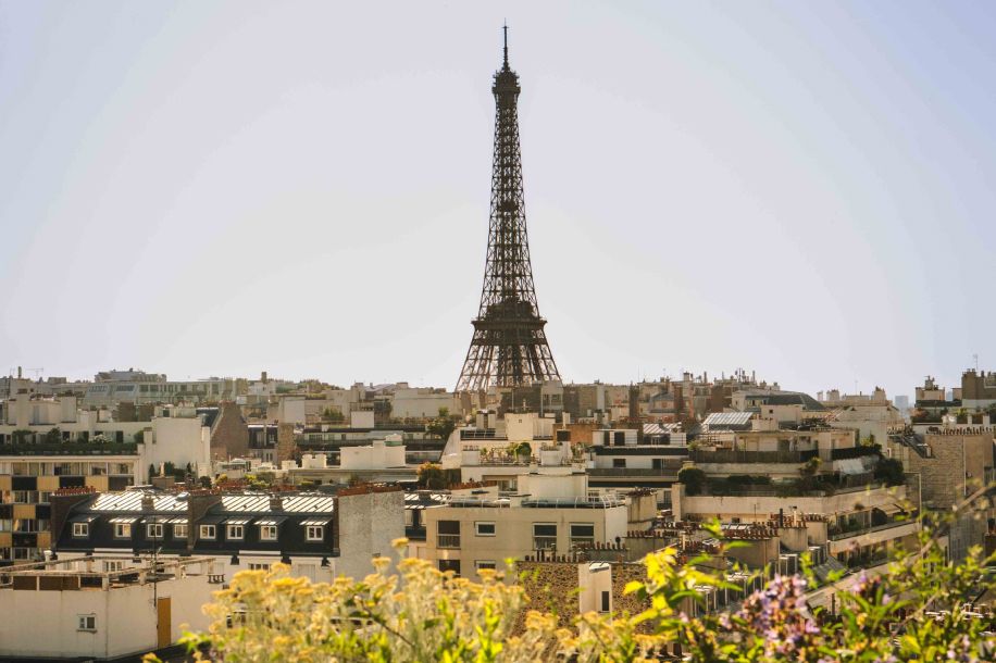 Rosé, tapenade et vue panoramique : découvrez la Villa Minuty du rooftop de Brach Paris