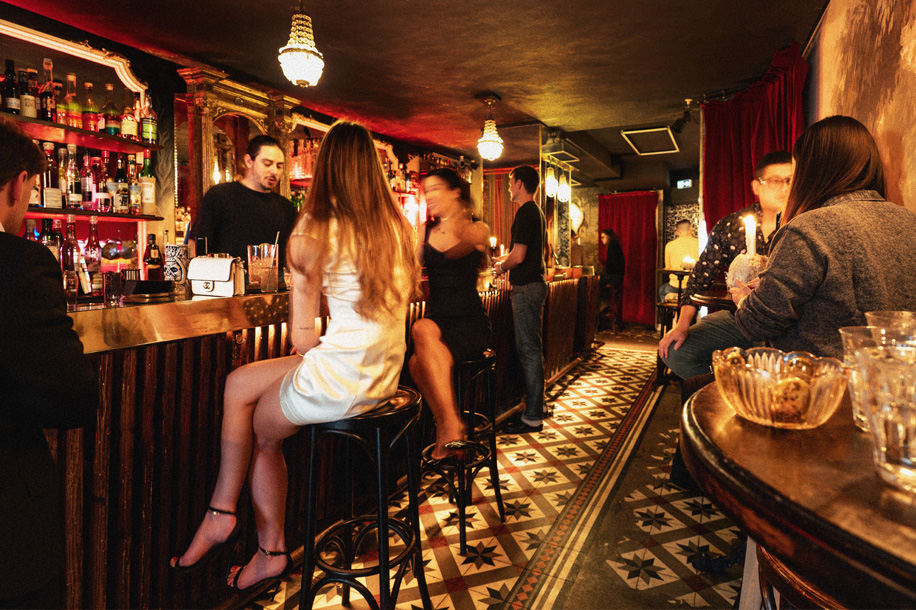 Huit personnalités parisiennes réunies dans une carte de cocktails