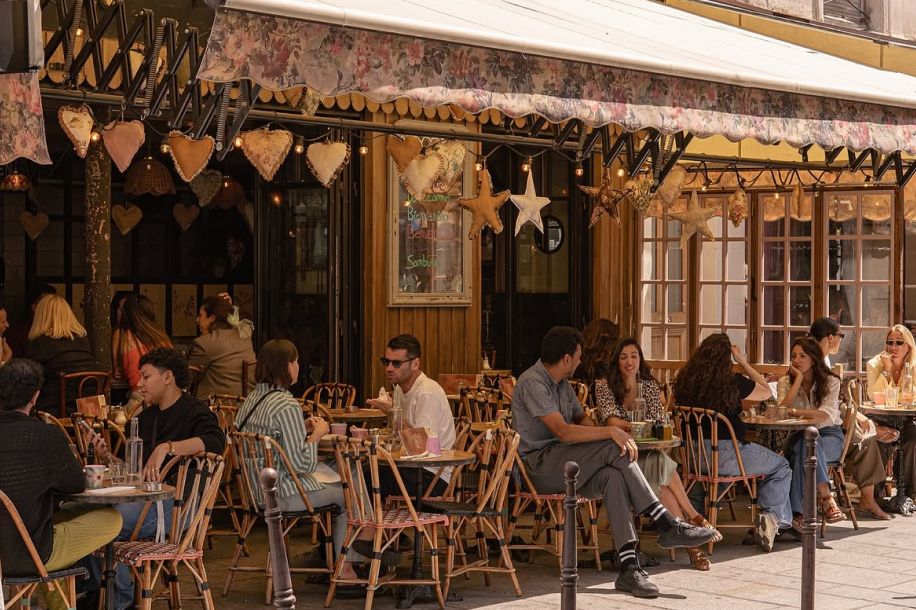 Avocado toast, pancakes, matcha glacé... le brunch du Café Crème à déguster sur sa terrasse fleurie