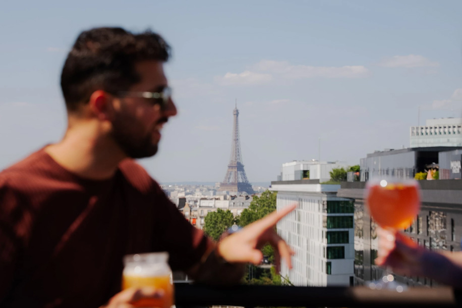 À Paris, cet hôtel écolo propose aussi un rooftop, un brunch et des espaces ouverts à tous