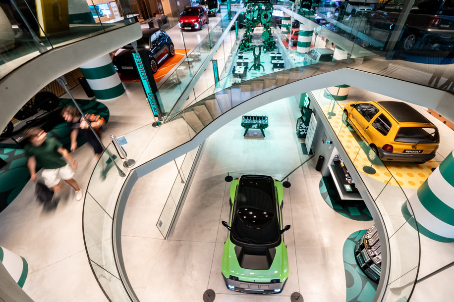 House of Frog : l’été de Twingo s’installe sur les Champs Élysées
