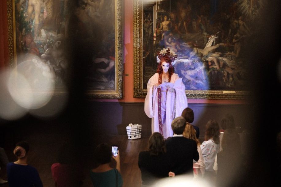 Visite chantée insolite avec la drag queen Élysée Moon du musée Gustave Moreau