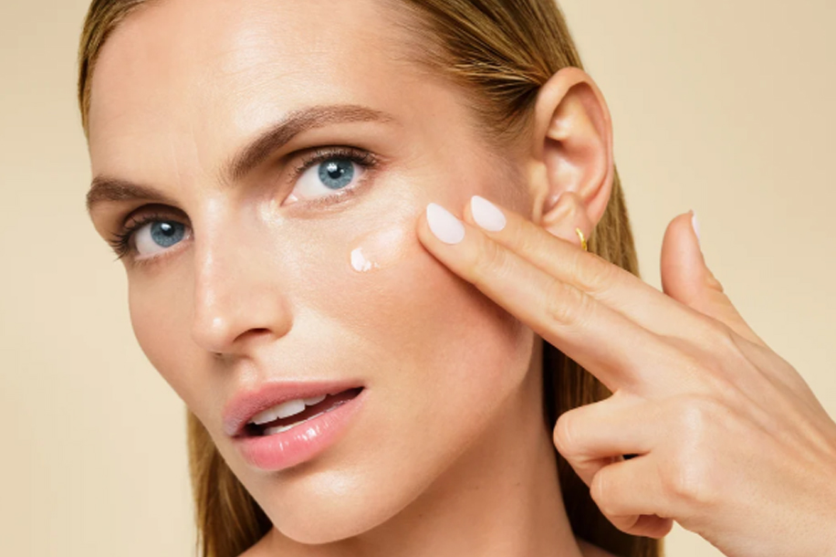 Elizabeth Arden lance ses nouvelles capsules dorées aux céramides