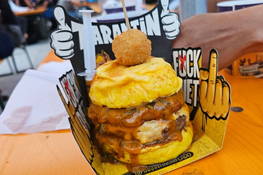 The Champions Burger débarque sur le Parvis de la Défense, burger à 12,95 € et un voyage à gagner !