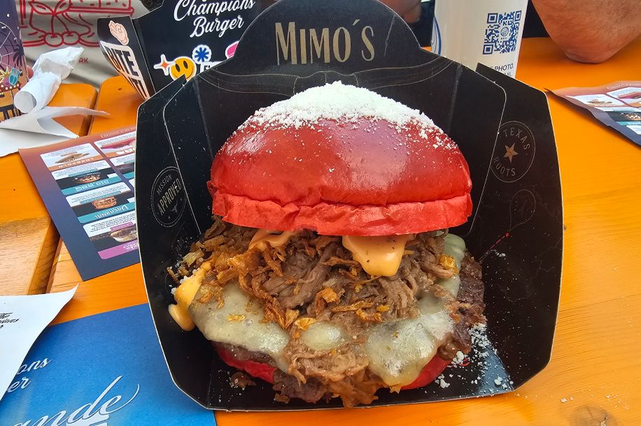 The Champions Burger débarque sur le Parvis de la Défense, burger à 12,95 € et un voyage à gagner !
