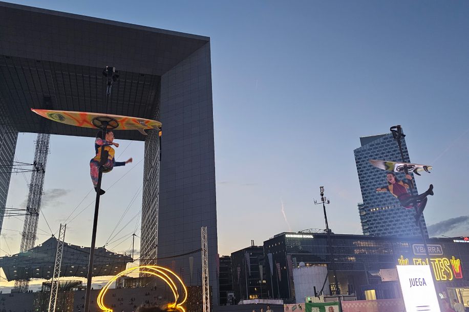 The Champions Burger débarque sur le Parvis de la Défense, burger à 12,95 € et un voyage à gagner !