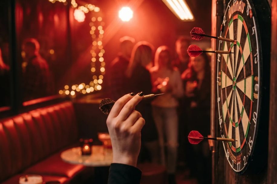 Magnetic, le nouveau repaire multi jeux du 10ᵉ qui associe karaoké, blindtest, quiz, fléchettes...