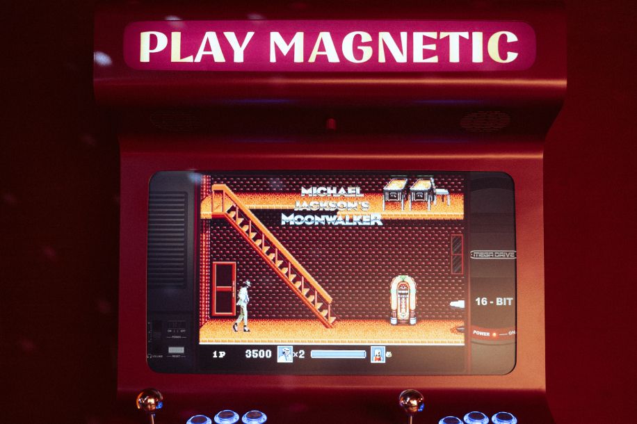 Magnetic, le nouveau repaire multi jeux du 10ᵉ qui associe karaoké, blindtest, quiz, fléchettes...