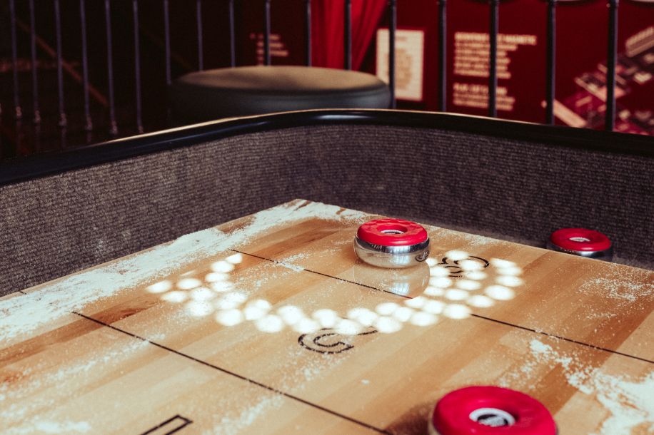 Magnetic, le nouveau repaire multi jeux du 10ᵉ qui associe karaoké, blindtest, quiz, fléchettes...