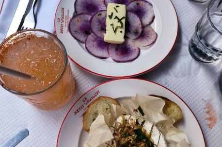radis noir beurre herbes fromage pain grille