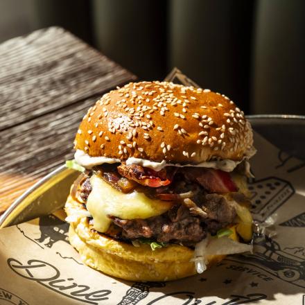 Manhattn’s Burgers ouvre dans l’ancien Gibert Jeune à Saint Michel