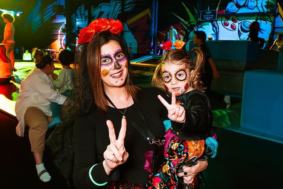 Sorcières et squelettes sur les trampolines, clowns et zombies dans les couloirs : Halloween chez NIKITO