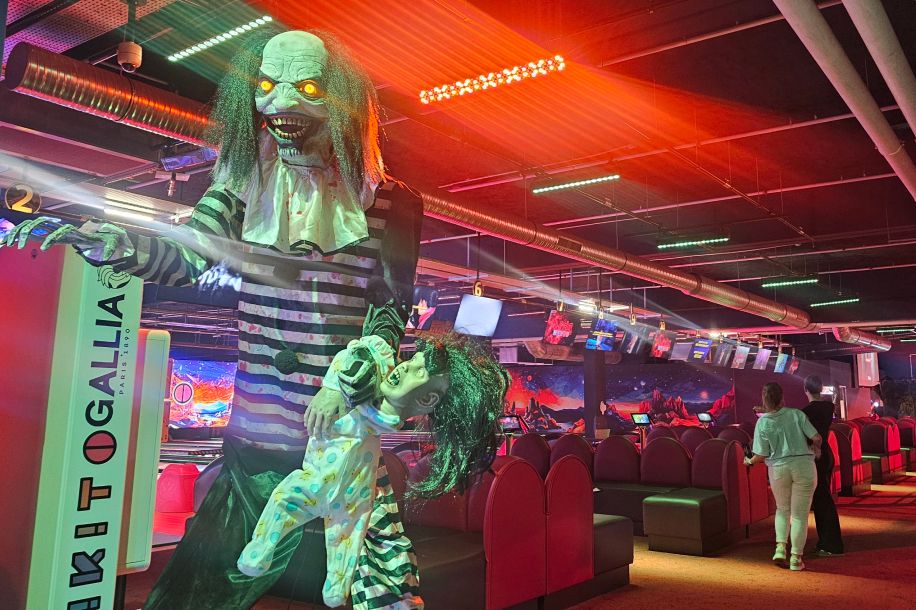Sorcières et squelettes sur les trampolines, clowns et zombies dans les couloirs : Halloween chez NIKITO