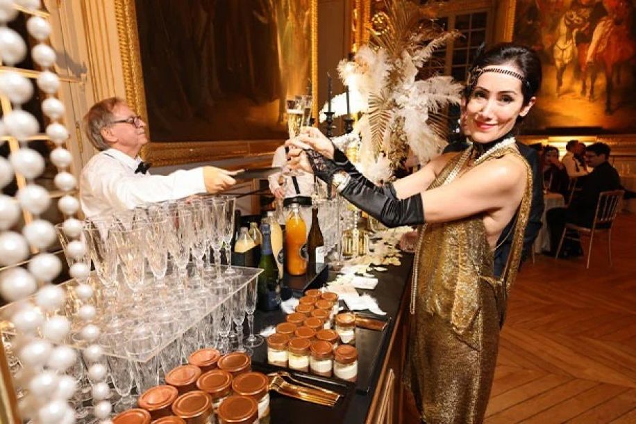 Le Bal du Siècle 2026 : smoking, robes à franges et feu d’artifice pour une soirée d’exception au Château de Versailles