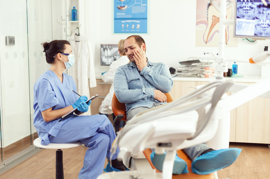 Se soigner les dents à Paris sans se ruiner : les bons réflexes pour payer moins cher