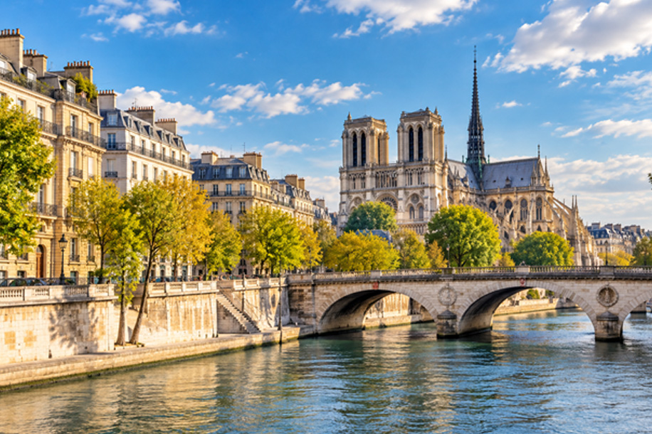 Visiter Paris autrement : pourquoi choisir une visite guidée pour explorer la capitale