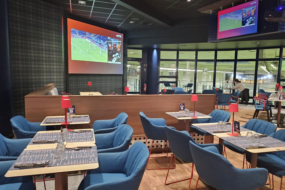 Urban Sports Bar : un bar pour dîner, boire un verre, jouer (gratuitement) et suivre les matchs