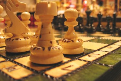 Echiquiers en libre service et tournois d'échecs gratuits