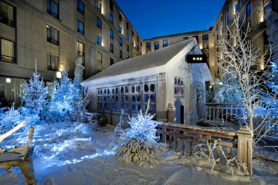  Boire un verre dans un chalet de Noël avec animations spéciales certains soirs