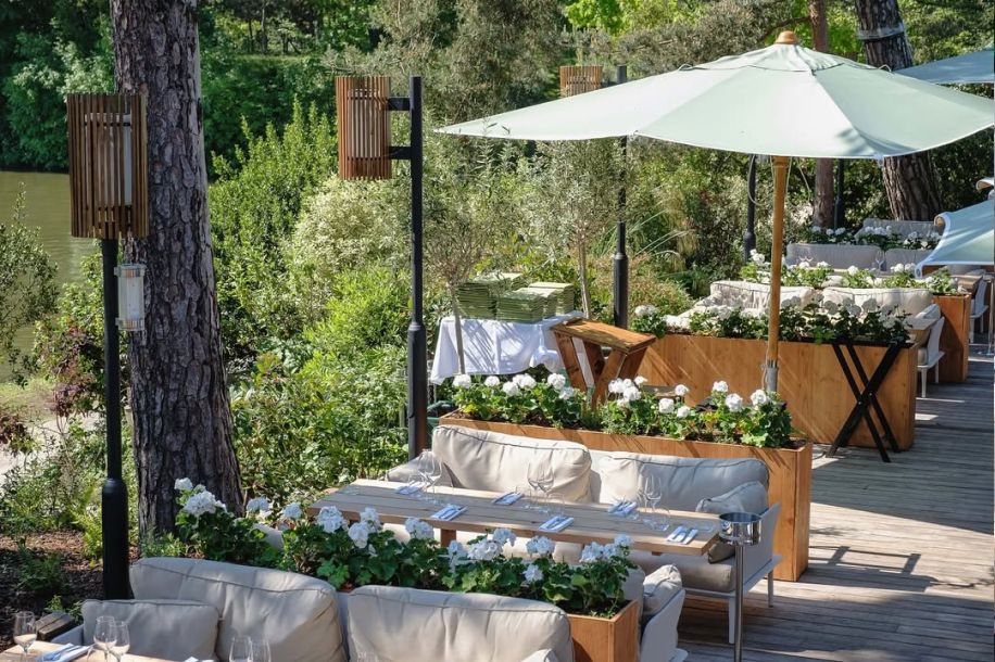 Le Chalet des Îles : un restaurant enchanteur au bord de l’eau, sur une île à Paris