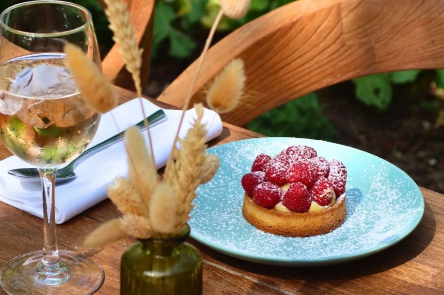 Le Chalet des Îles : un restaurant enchanteur au bord de l’eau, sur une île à Paris