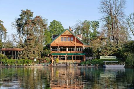 Le Chalet des Îles : un restaurant enchanteur au bord de l’eau, sur une île à Paris