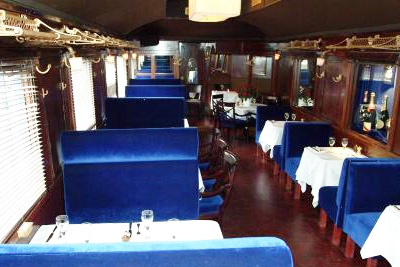 Restaurant romantique dans un wagon de l'Orient Express 