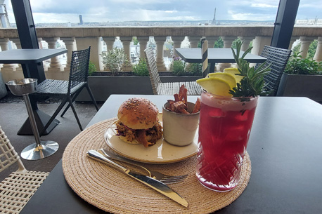 Bar atypique à Paris avec une superbe vue 