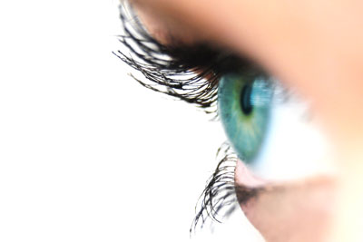 Pose d'extension de cils à 49 € (en école)