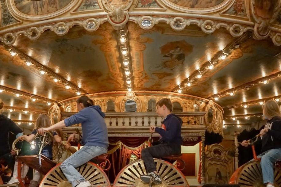 Festival du Merveilleux 2025 : dix jours entre féérie, spectacles et patrimoine forain