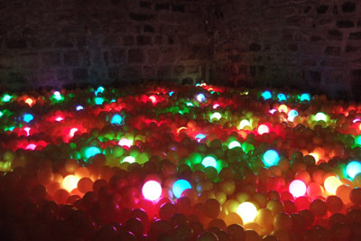 Louer une salle avec une piscine à boules géante