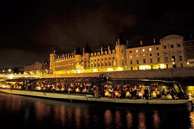 Soirée Saint Valentin : Dîner croisière romantique sur la Seine