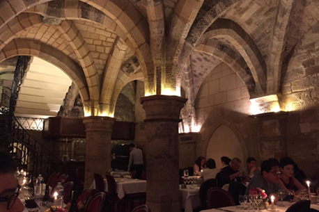 Restaurant insolite à Paris dans une chapelle du 12ème siècle 