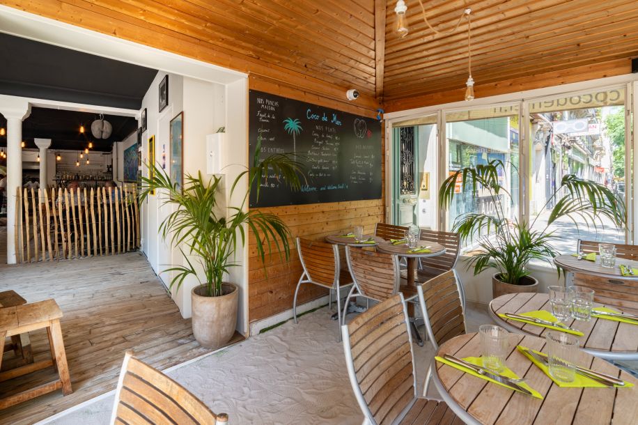 Coco de Mer : le restaurant seychellois où l'on mange les pieds dans le sable