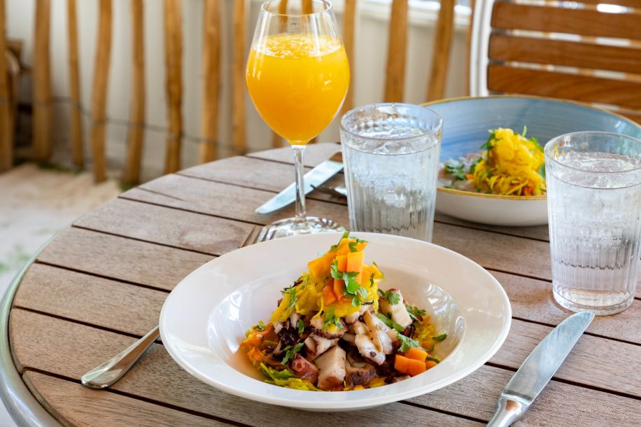 Coco de Mer : le restaurant seychellois où l'on mange les pieds dans le sable