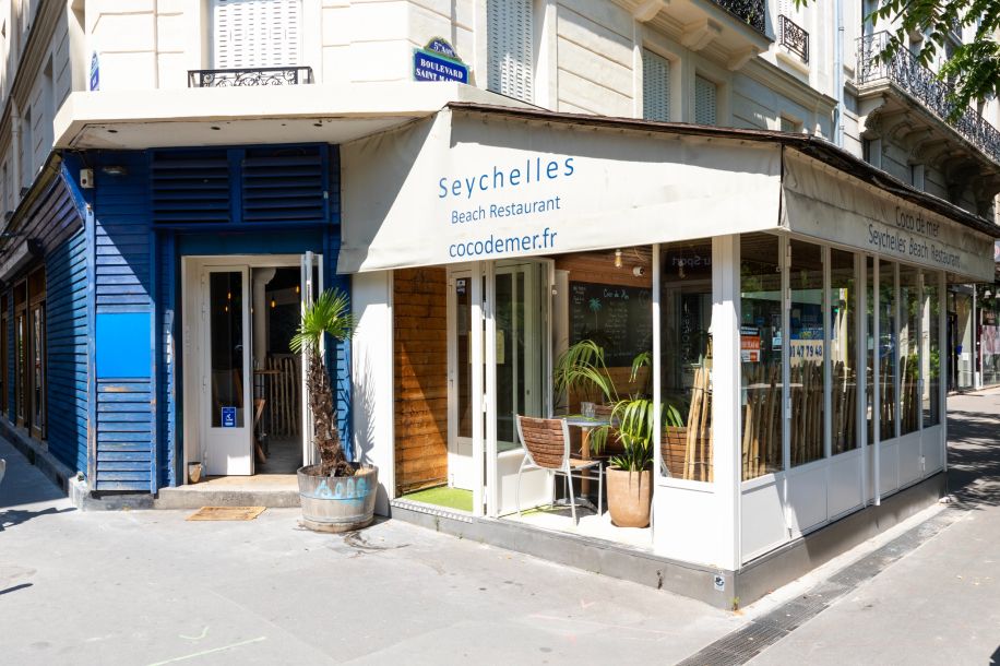 Coco de Mer : le restaurant seychellois où l'on mange les pieds dans le sable