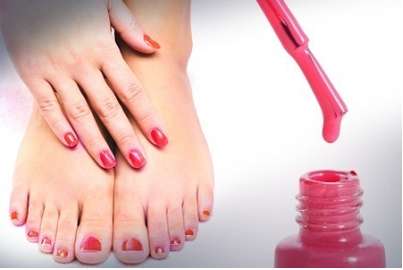  Beauté des mains, des pieds, pose de vernis Peggy Sage ou l’Oréal, 1 vernis à emporter chez Isabelle Coiffure et Esthétique à 26 euros au lieu de 67 € 