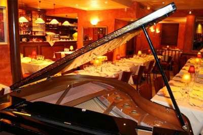 Restaurant insolite à Paris ambiance Opéra (serveurs / chanteurs lyriques) 