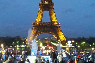 Inauguration de la patinoire du Trocadéro avec spectacle sur glace et défilé de mode