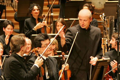 Concert gratuit de l'orchestre de Paris sous la pyramide du Louvre