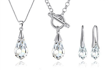 Boucles d'oreilles et un pendentif Drop Swarovski à 19,99 € au lieu de 89,95 € 