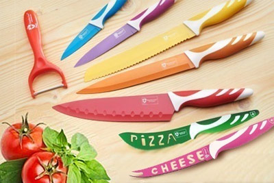 Set de couteaux colorés en inox recouverts de céramique + épluche légumes à 19,90 €