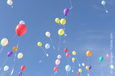 Lâcher de 100 ballons avec messages de femmes