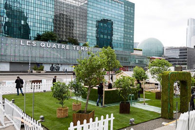 Jus de fruits gratuits au verger Pago sur le Parvis de La Défense