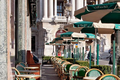 Petit déjeuner à 6 € au célèbre Café de la Paix