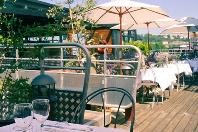Restaurant romantique en bord de Seine face au parc de Saint-Cloud