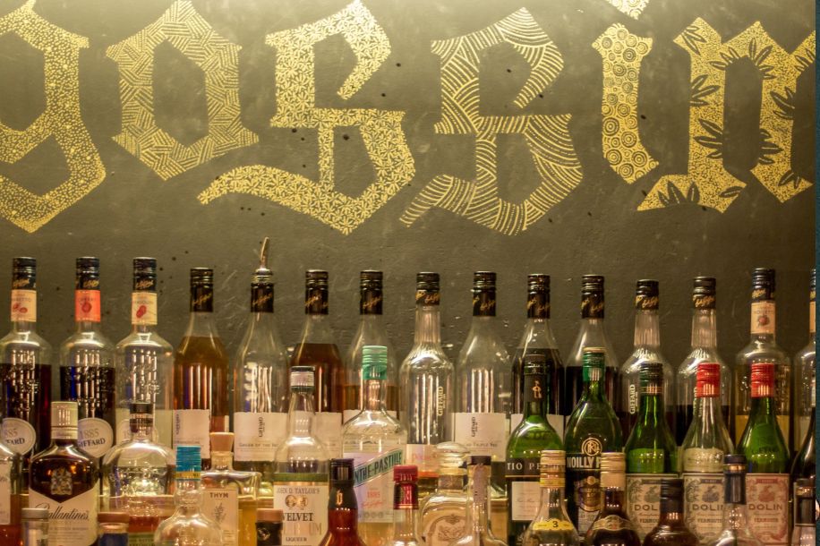 Gossima : le bar où tu joues au ping pong en buvant un verre