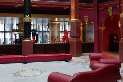 Restaurant insolite à Paris dans une ancienne banque luxueuse