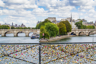 Pour la Saint Valentin 2015 scellez votre amour au Pont des Arts