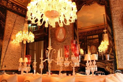 Restaurant insolite à Paris orné de cristal et décoré par Philippe Starck